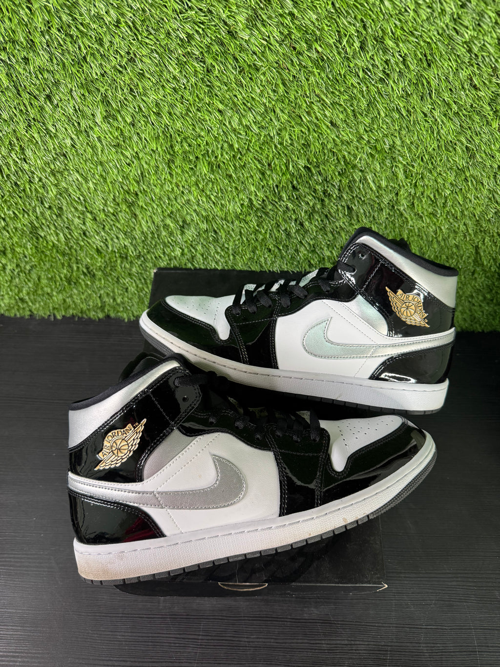 Jordan 1 Mid Patent Black Metallic