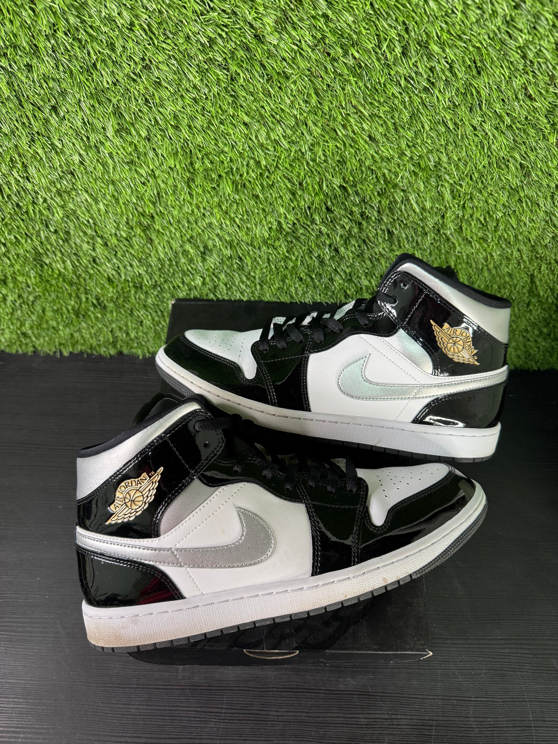 Jordan 1 Mid Patent Black Metallic