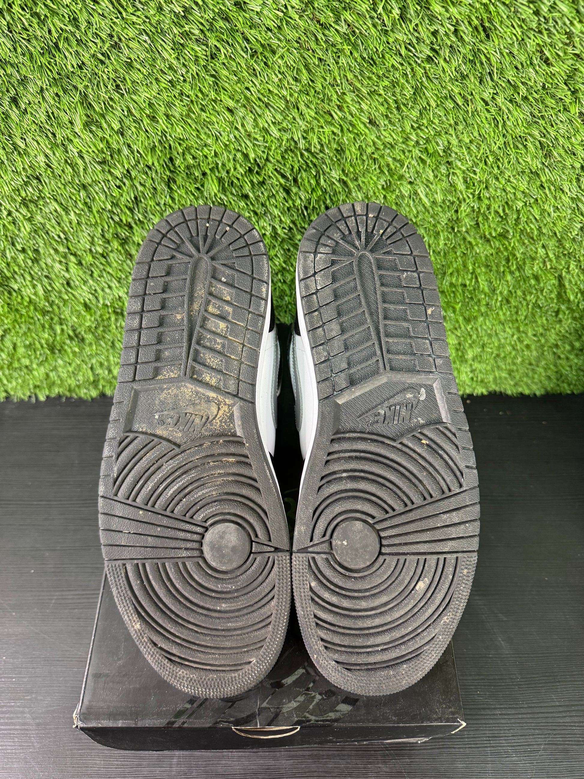 Jordan 1 Mid Patent Black Metallic