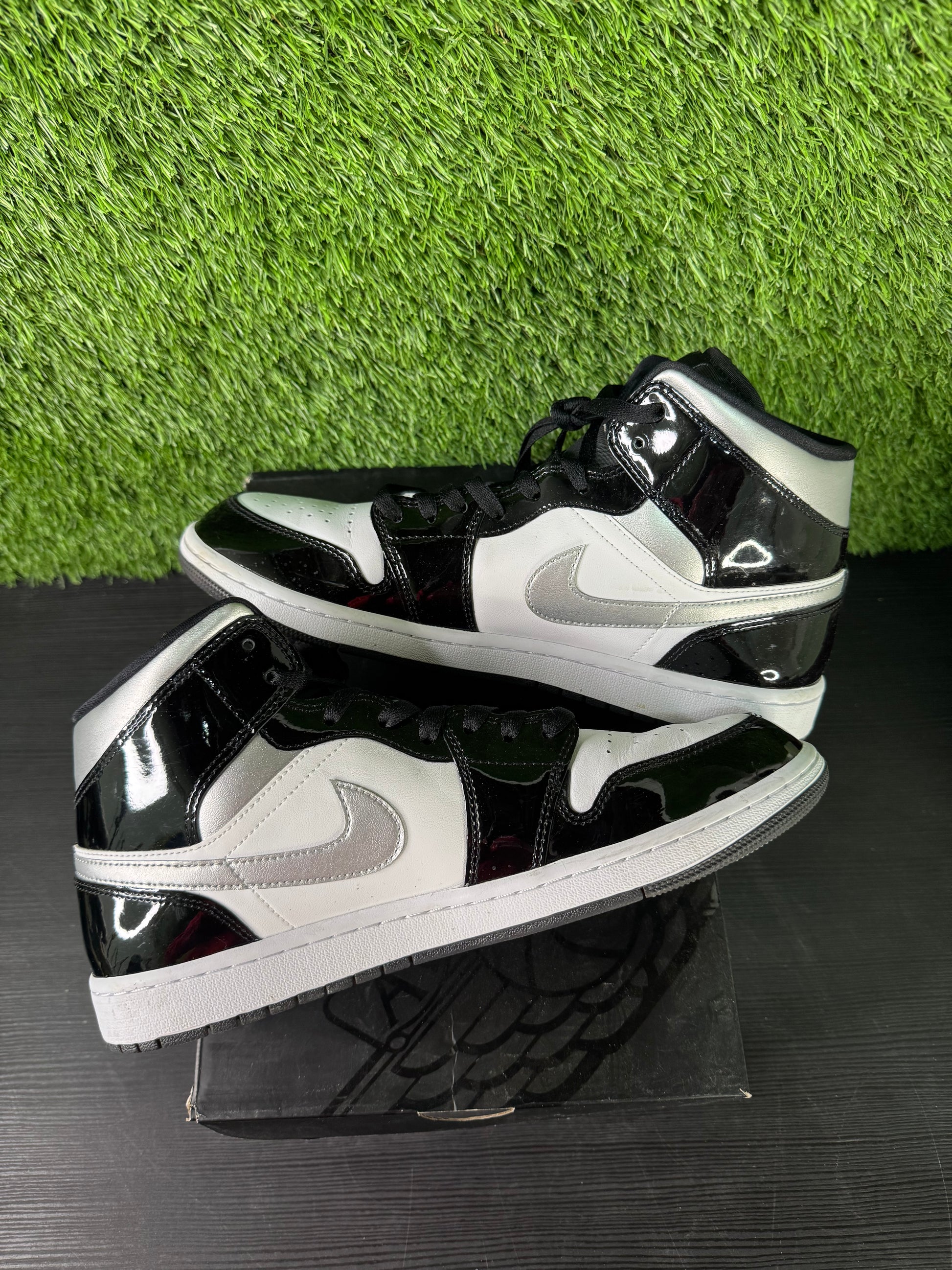 Jordan 1 Mid Patent Black Metallic