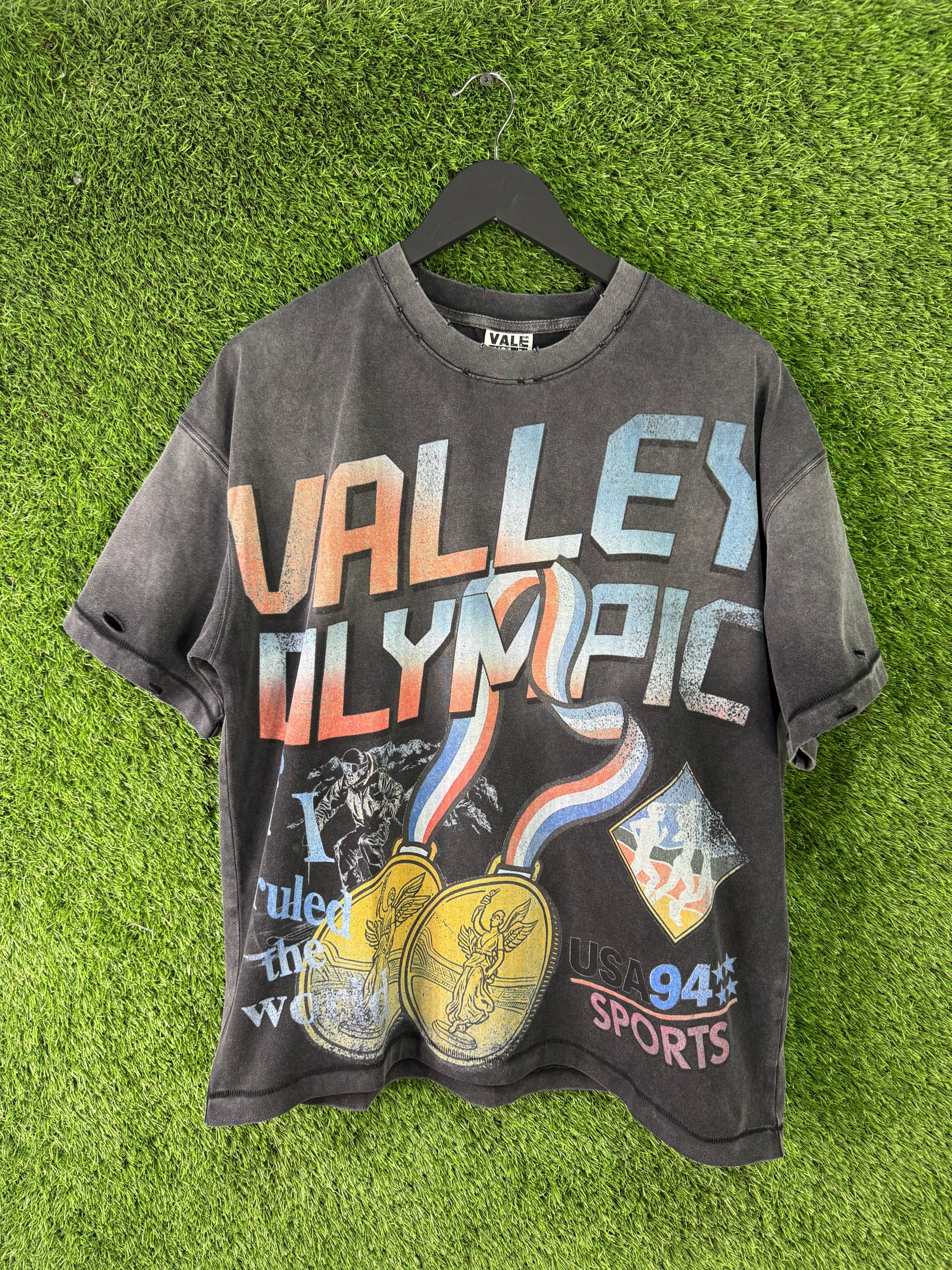 Vale olympic black tee