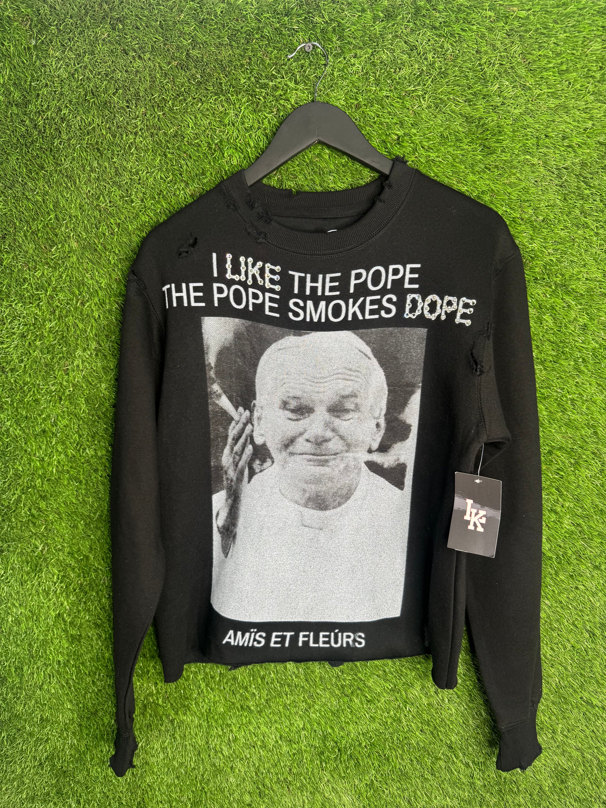 Amis et fluers "Pope Smokes Dope"