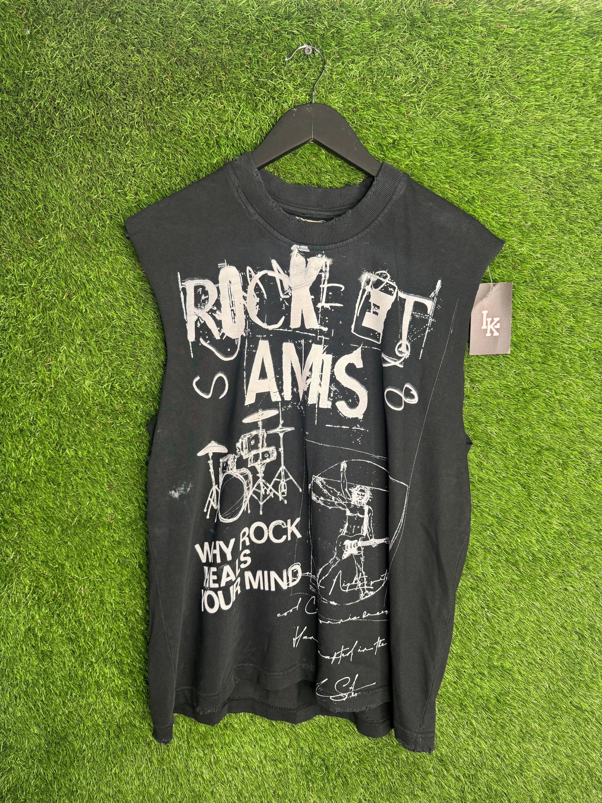 Amis ET Fluers "Rock n Roll cutoff shirt"