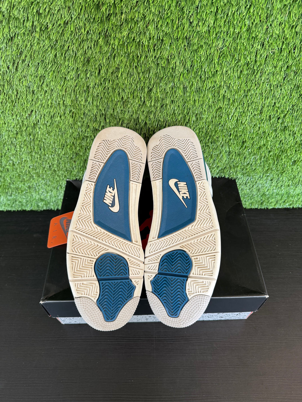 Jordan 4 Retro Military Blue (2024)