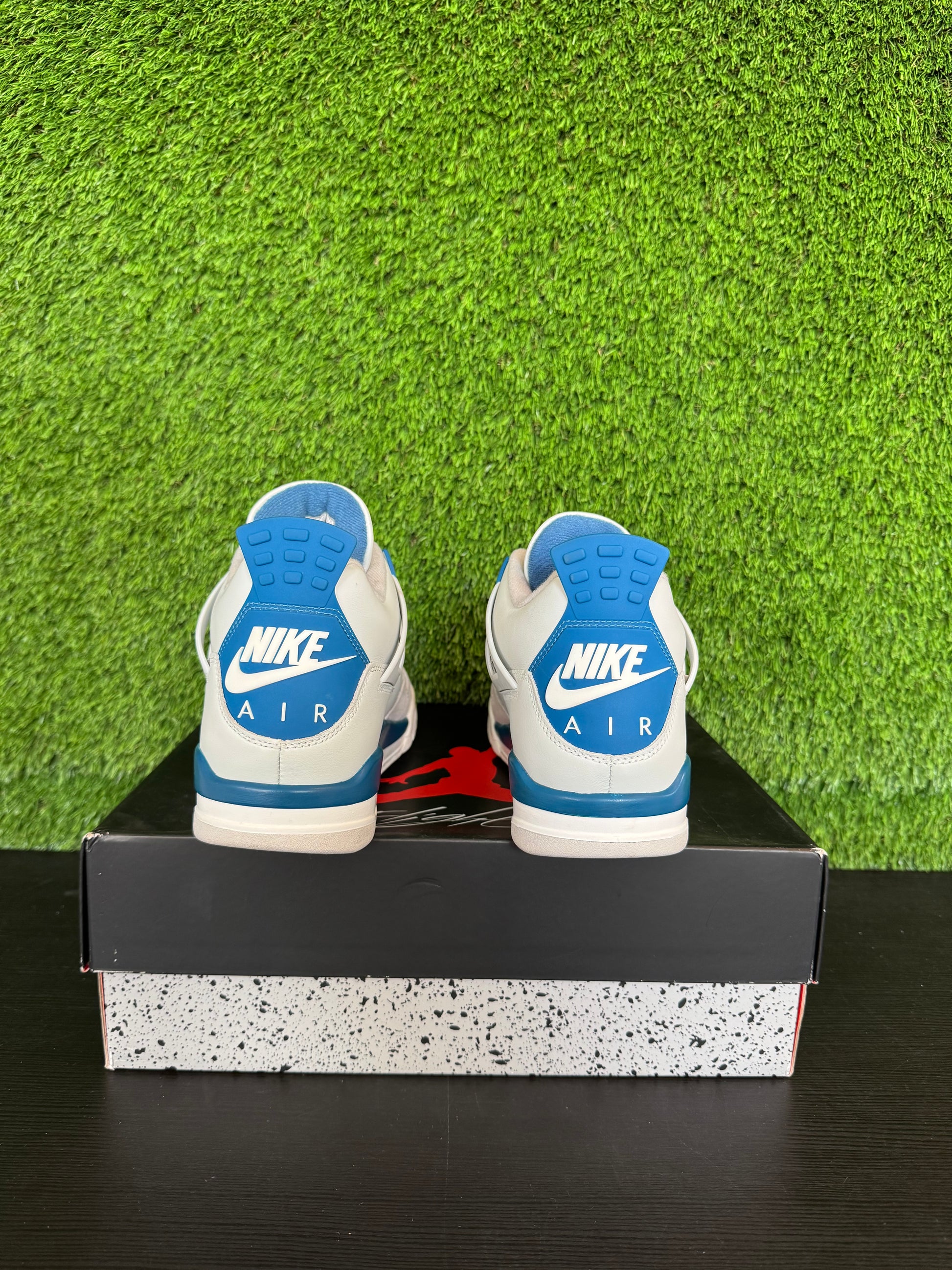 Jordan 4 Retro Military Blue (2024)