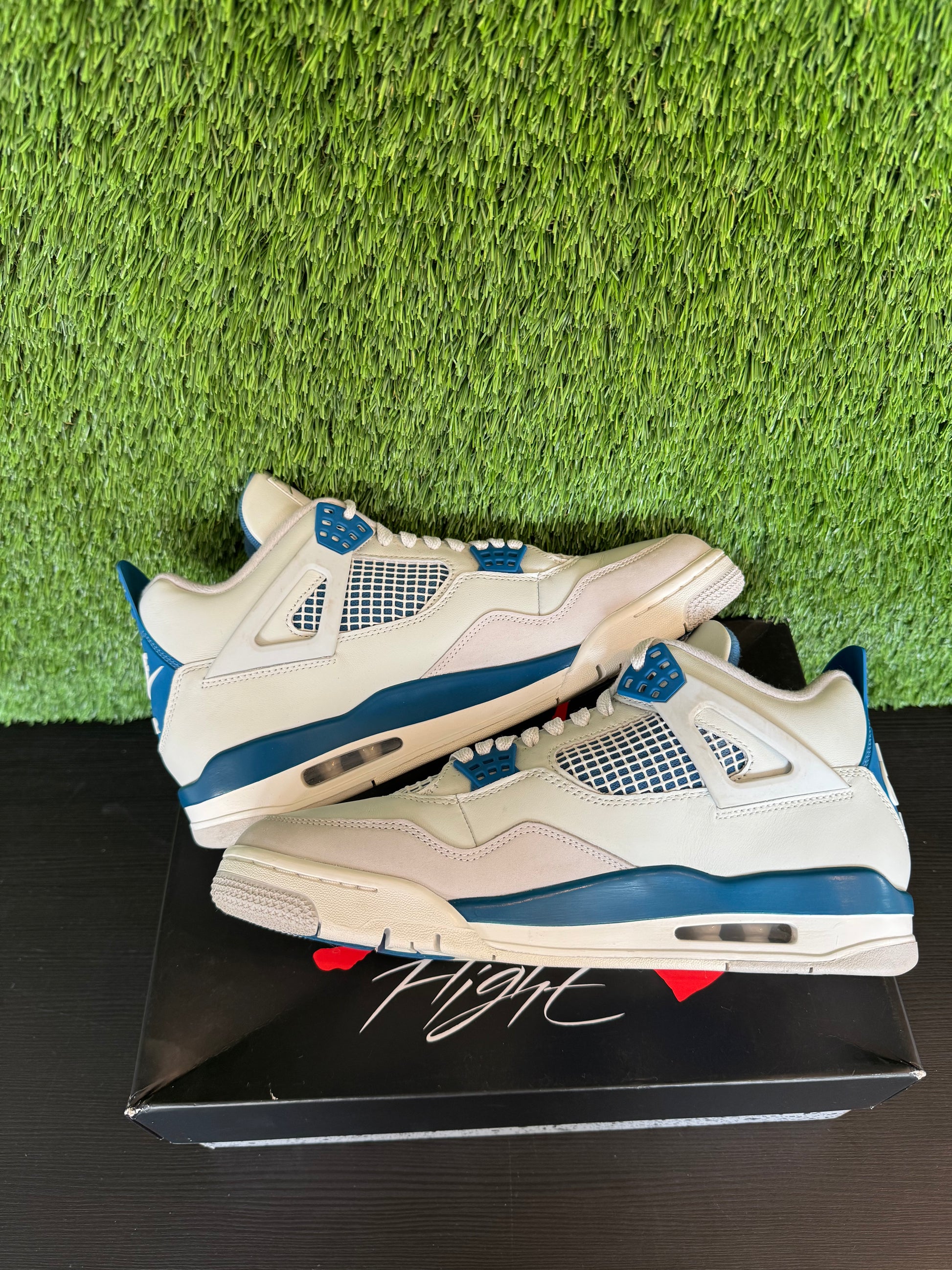 Jordan 4 Retro Military Blue (2024)