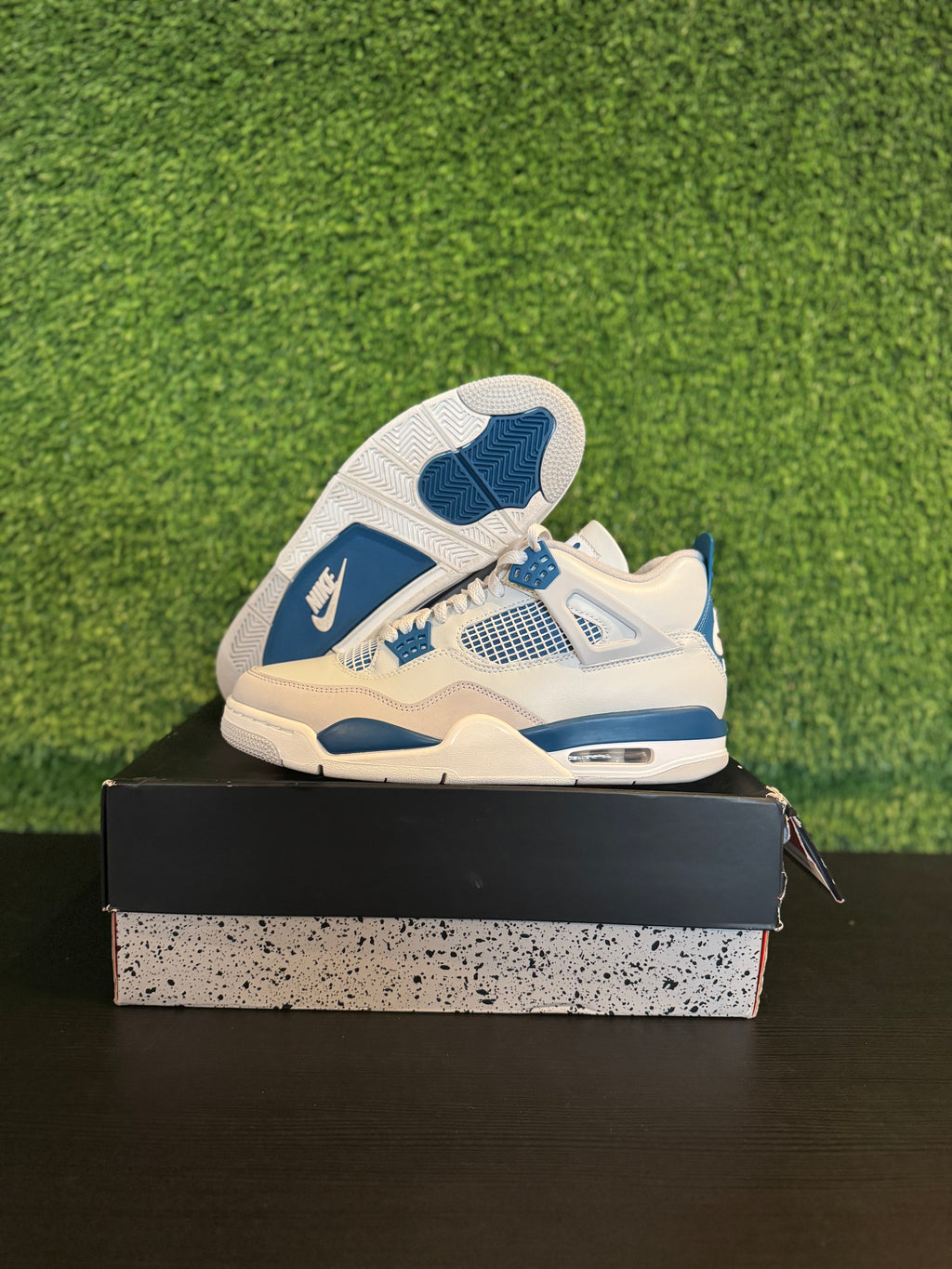 Jordan 4 Retro Military Blue (2024)
