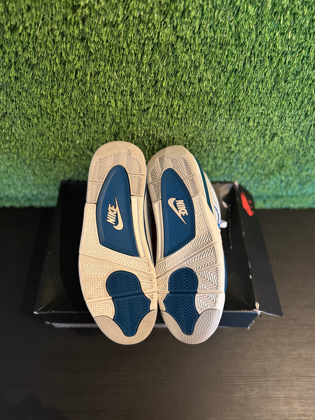 Jordan 4 Retro Military Blue (2024)