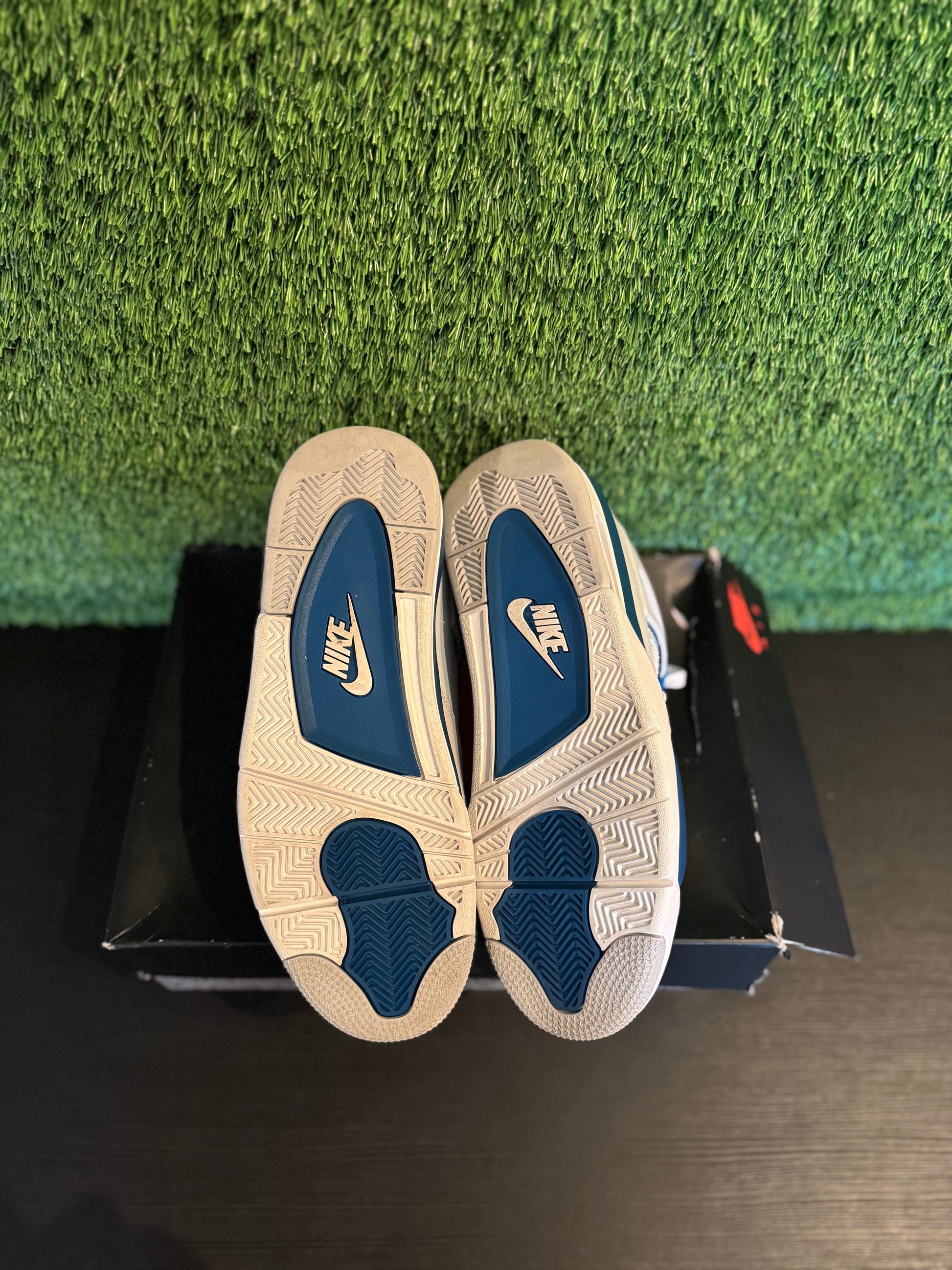 Jordan 4 Retro Military Blue (2024)