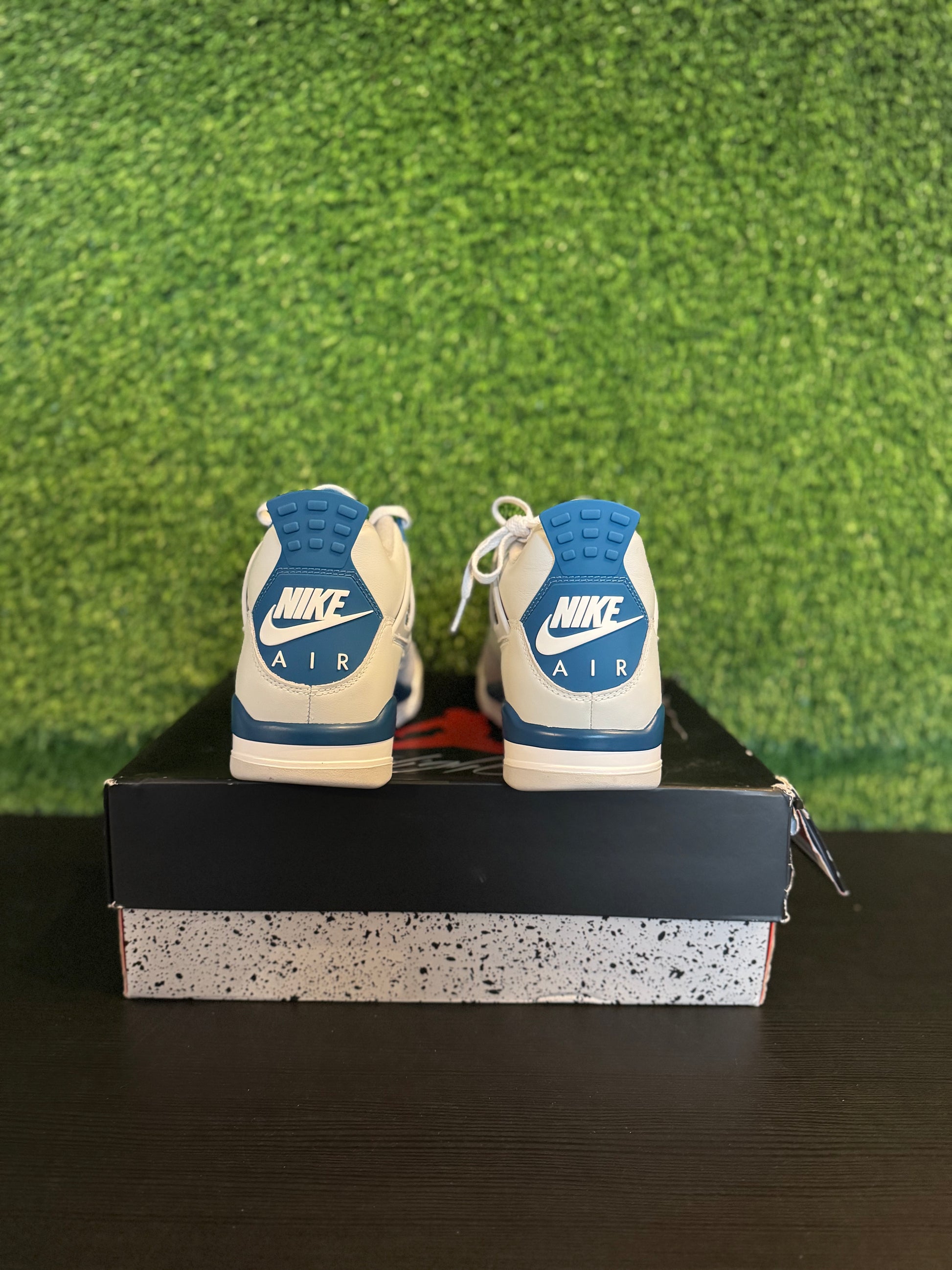 Jordan 4 Retro Military Blue (2024)