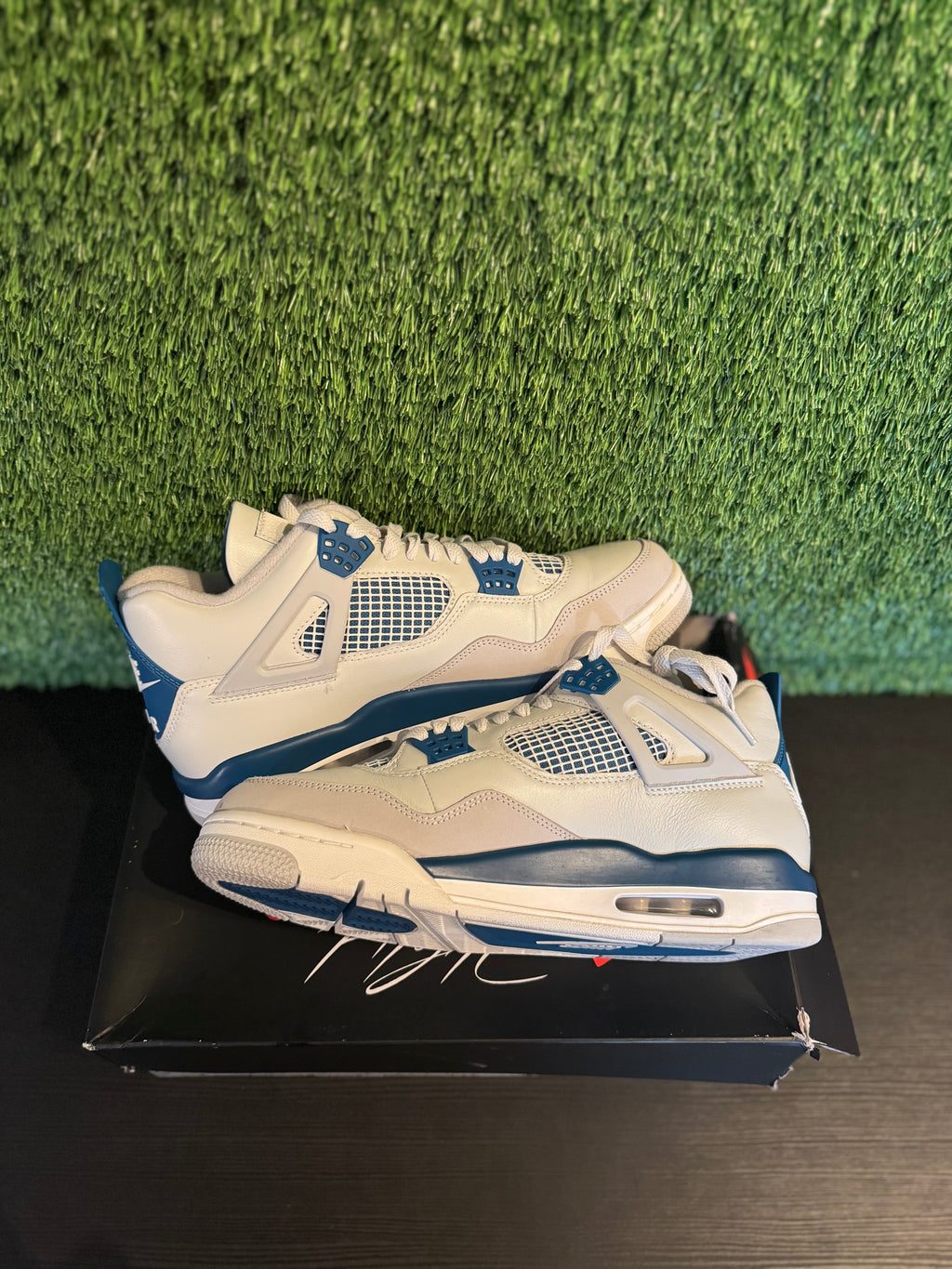 Jordan 4 Retro Military Blue (2024)