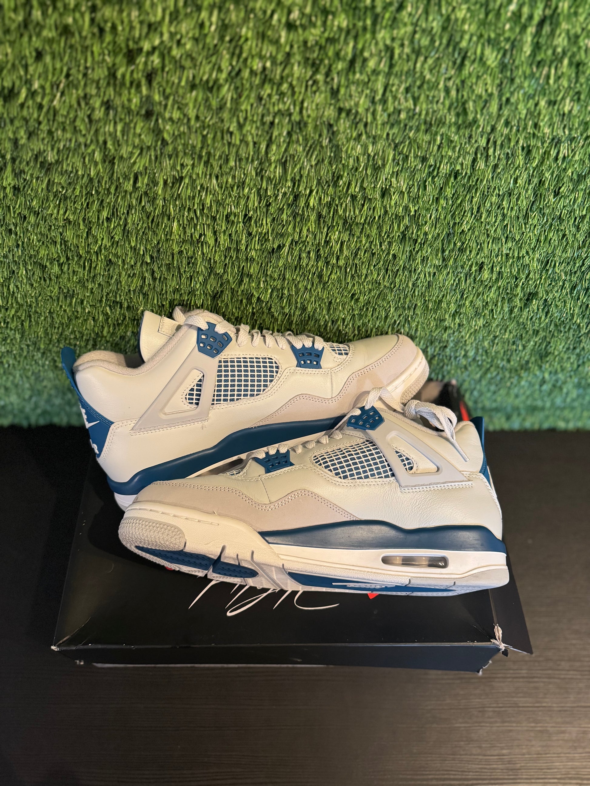 Jordan 4 Retro Military Blue (2024)
