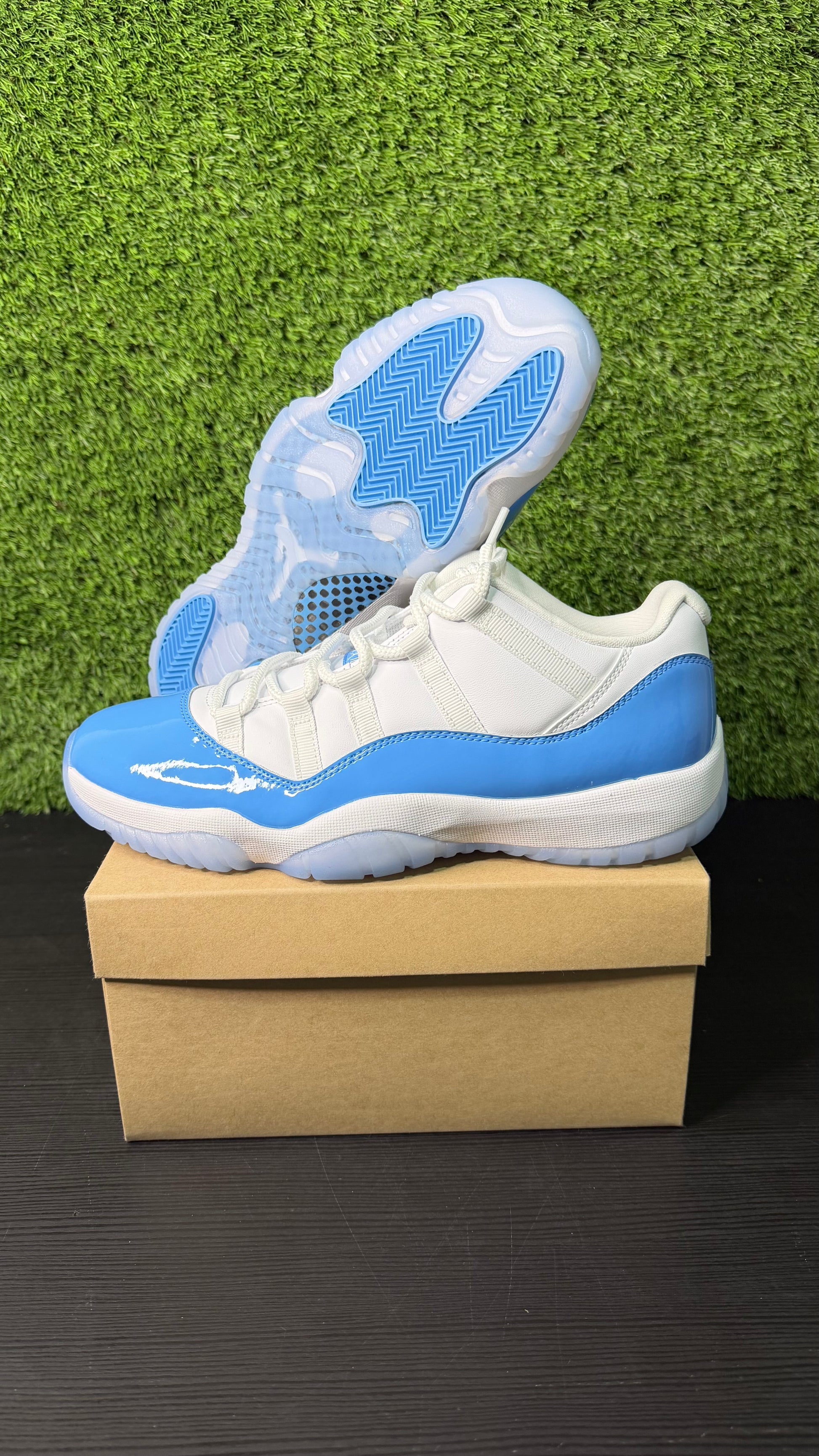 Jordan 11 Retro Low University Blue 2026
