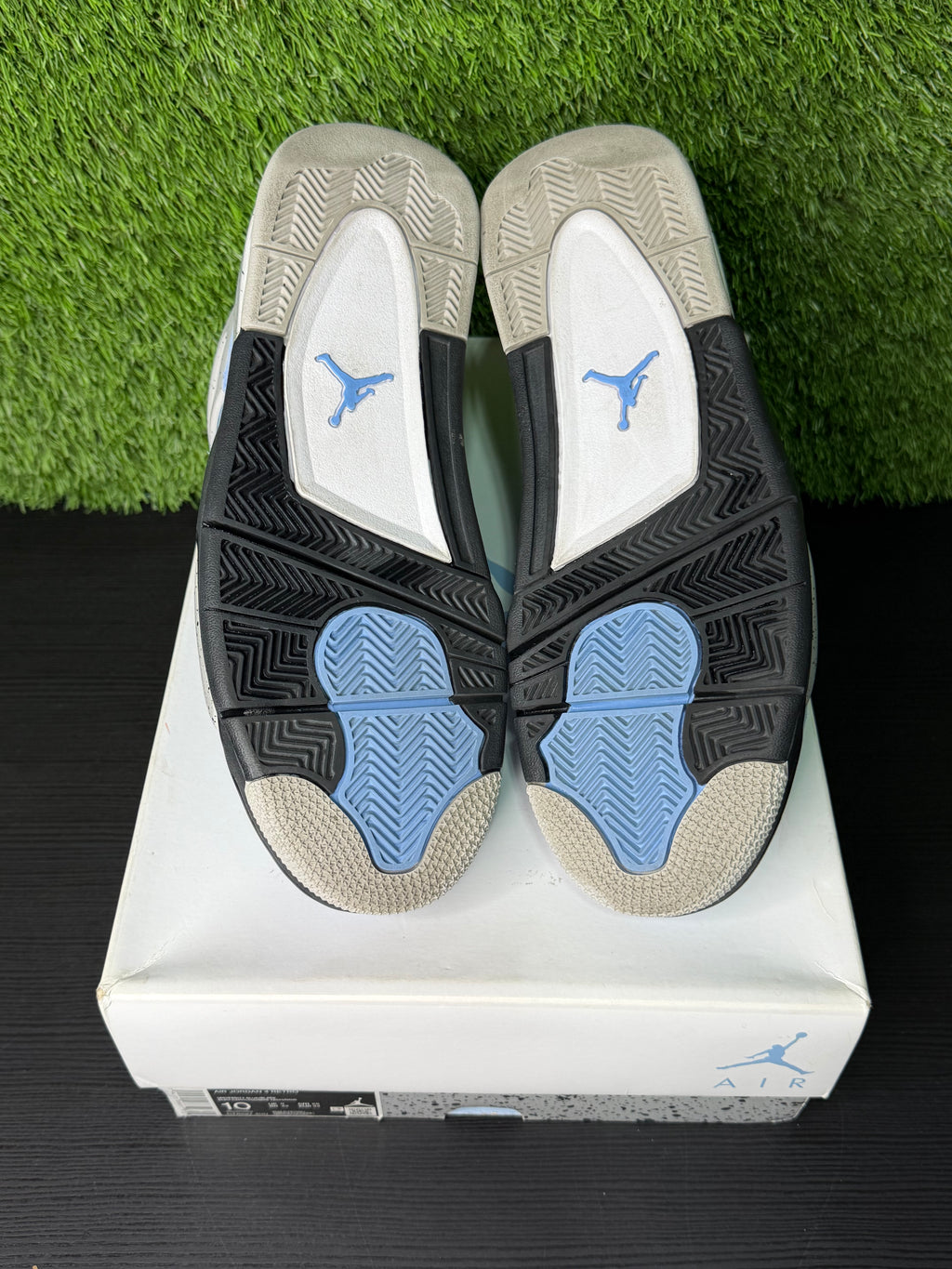 Jordan 4 Retro University Blue