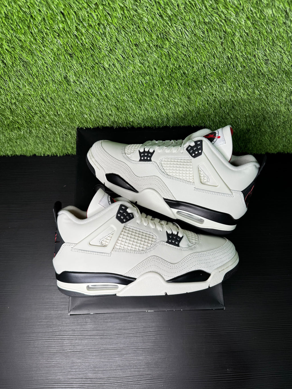 Jordan 4 Retro Flight Club
