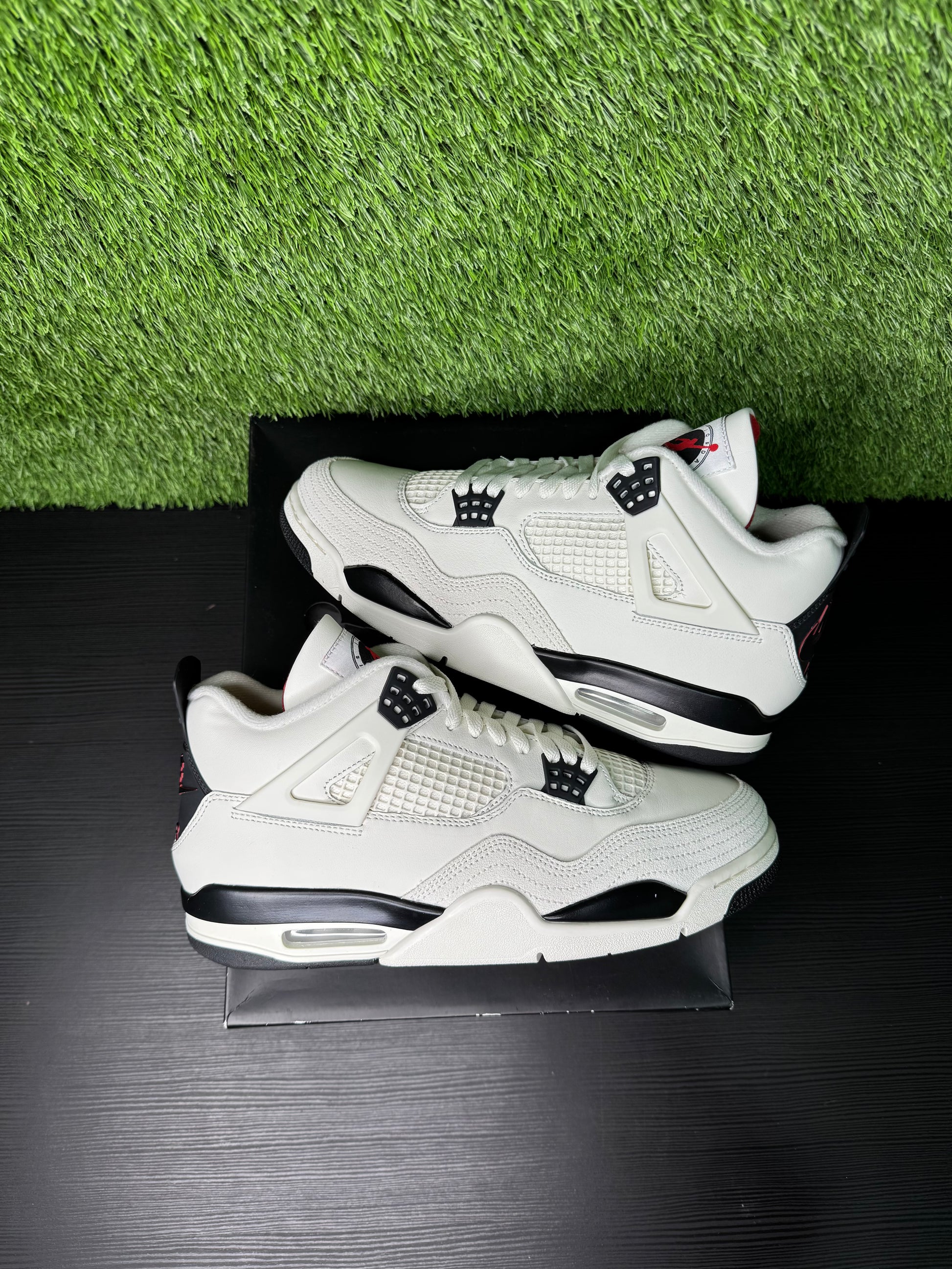 Jordan 4 Retro Flight Club