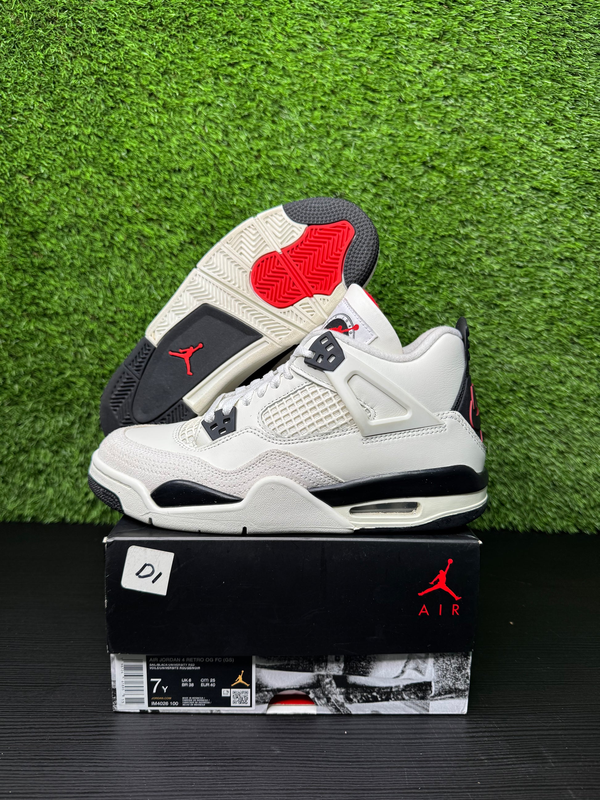 Jordan 4 Retro Flight Club