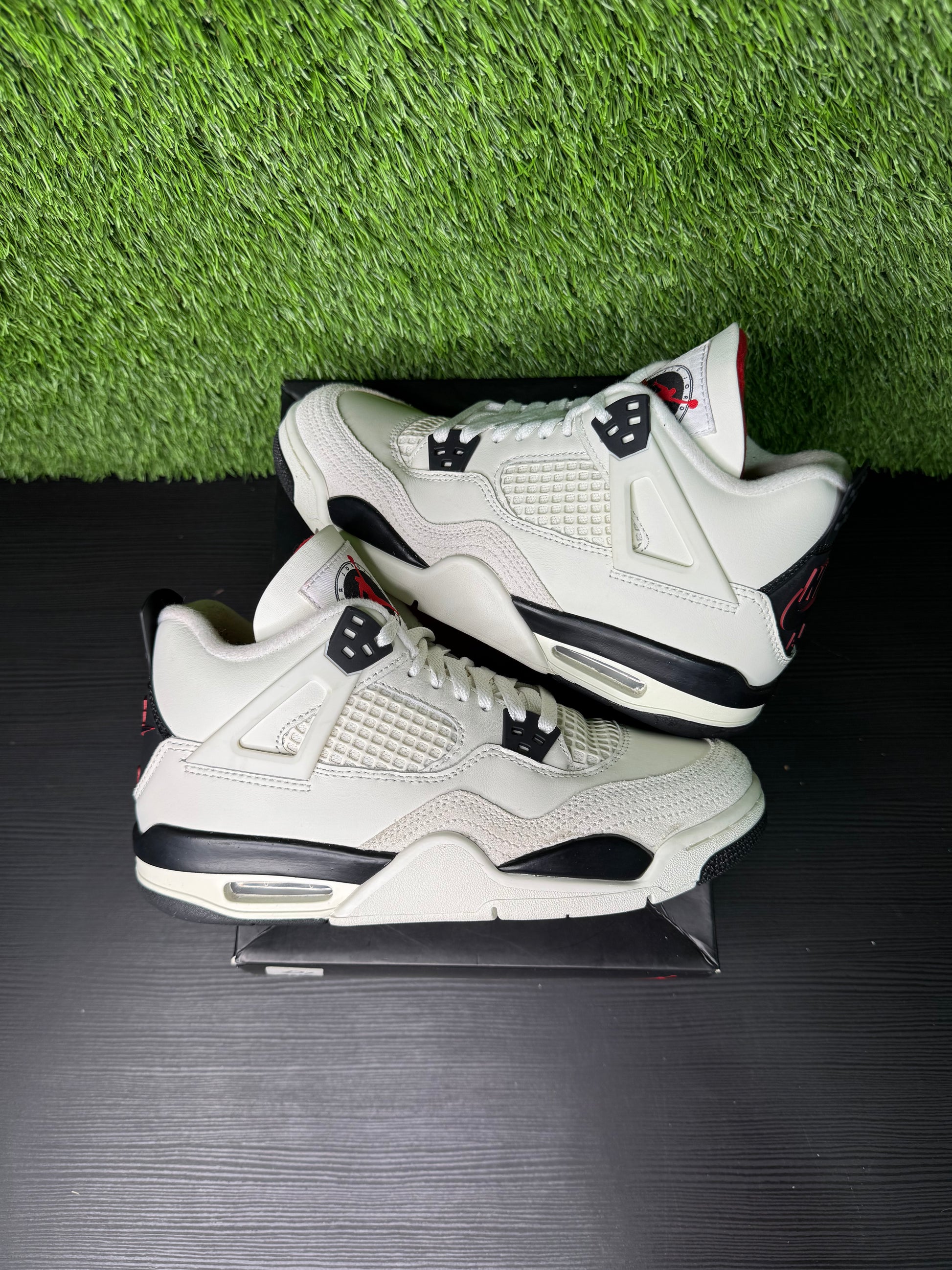Jordan 4 Retro Flight Club