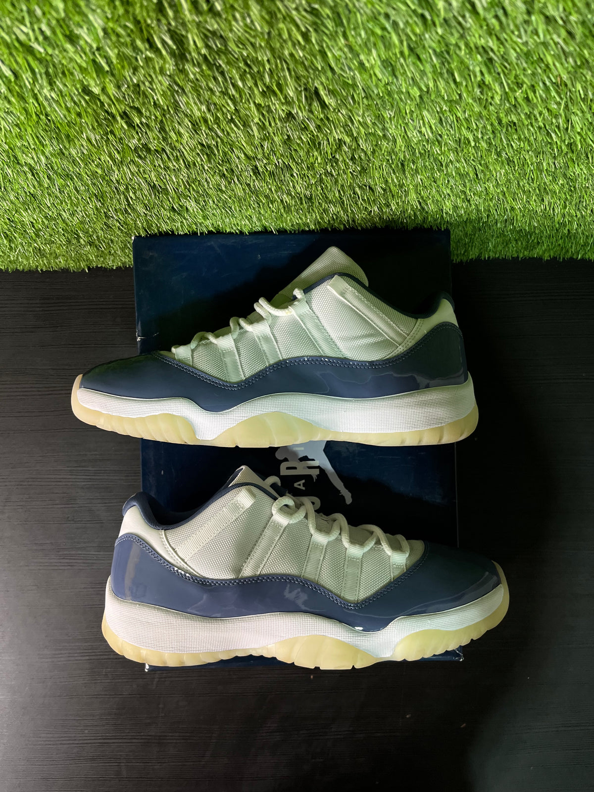 Jordan 11 Retro Low Diffused Blue