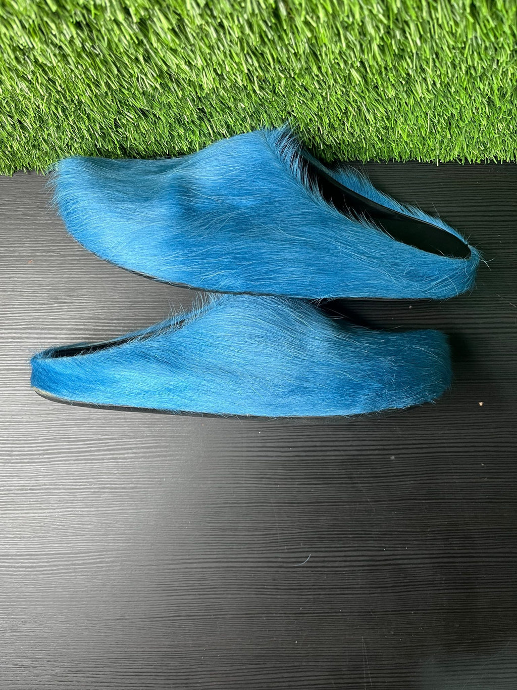 Marni blue fur slides