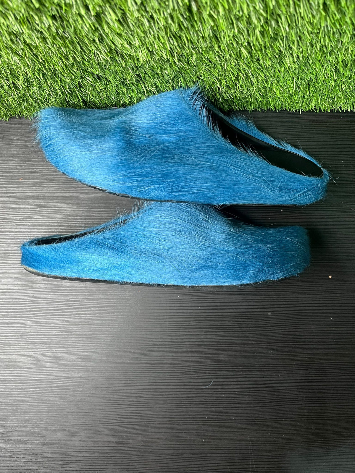 Marni blue fur slides