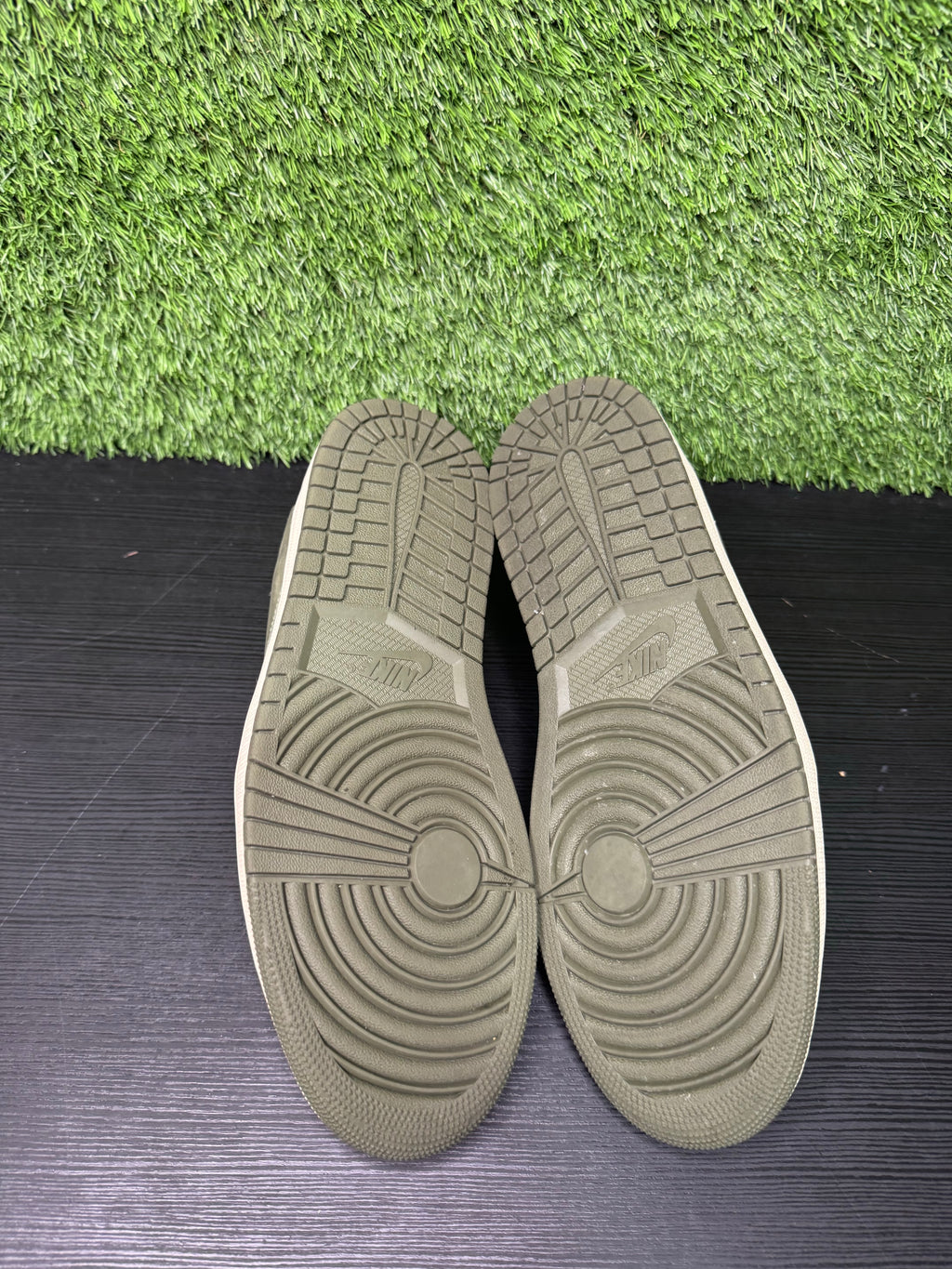 Jordan 1 Travis Scott Olive women’s